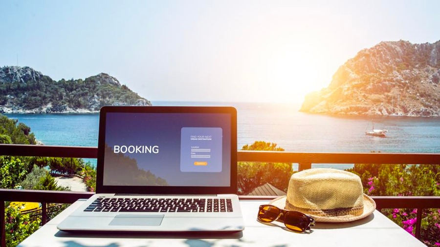 Smart Travel & Hotel Booking Tips